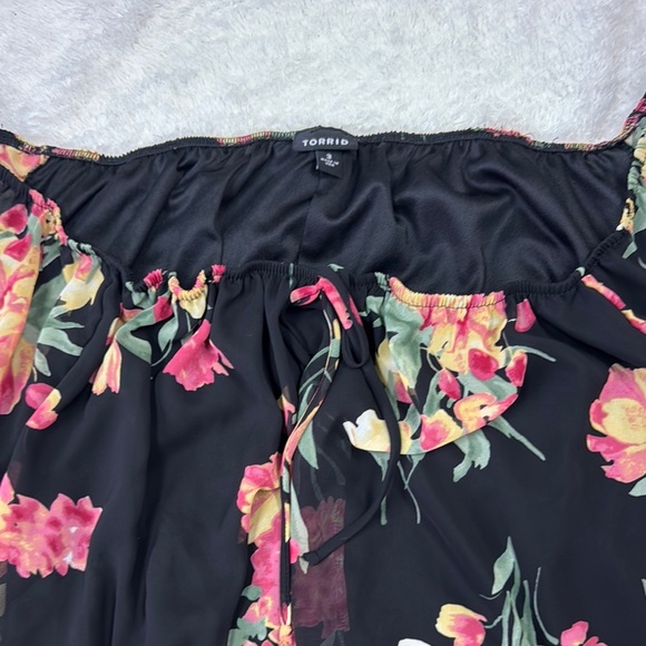 Torrid Smocked Floral Puff Sleeve Top Black Pink - Picture 2 of 5
